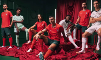 C Ronaldo guida la nuova foto del trucco della maglia