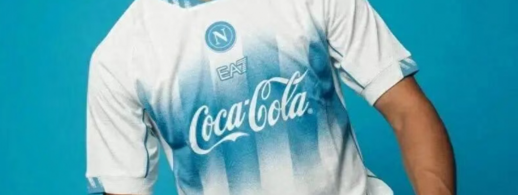 Il Napoli presenta la nuova maglia pre-partita per il centenario